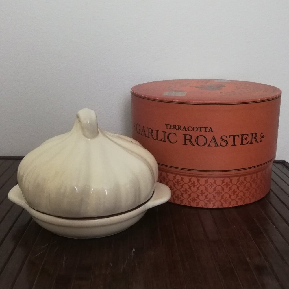 New Petite Maison Terracotta Garlic Roaster 4"